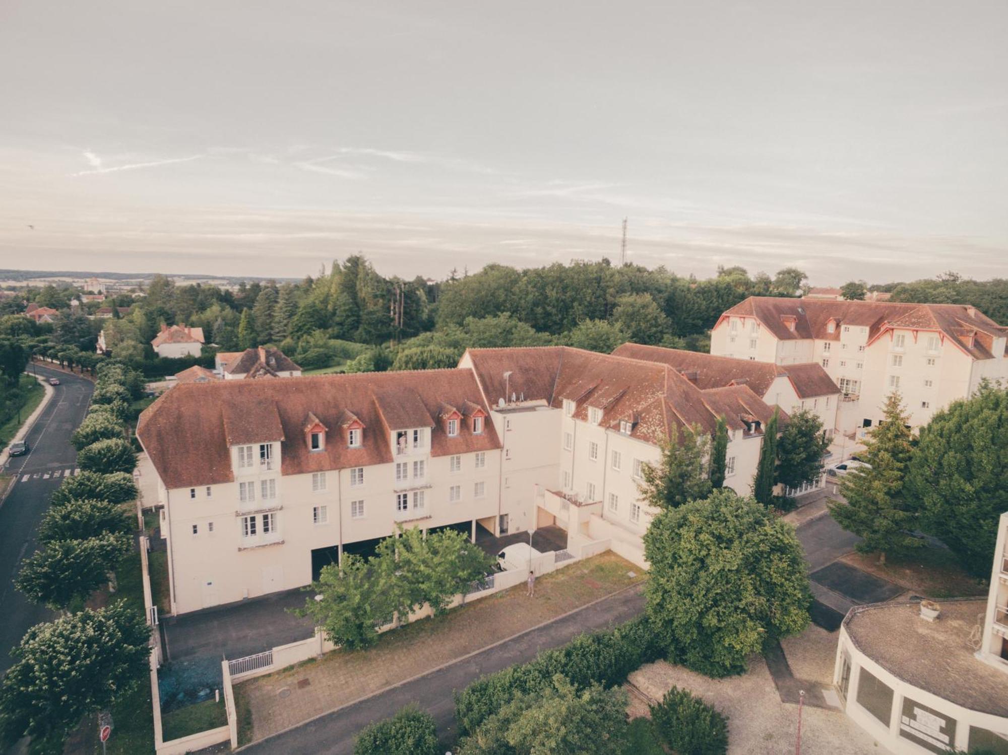 Terres De France - Appart'Hotel La Roche-Posay Exterior photo